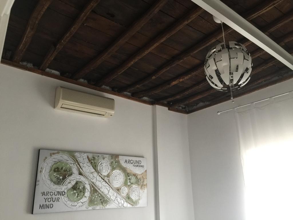 White Ostilia Apartments Rome Room photo